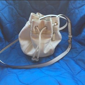 ❄️Closet Clearance❄️ Coach Crossbody Bucket bag